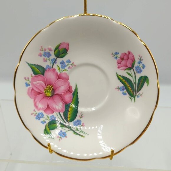 Teacup & Saucer Fine Bone China Made in England Floral Gold Trim - Picture 2 of 9